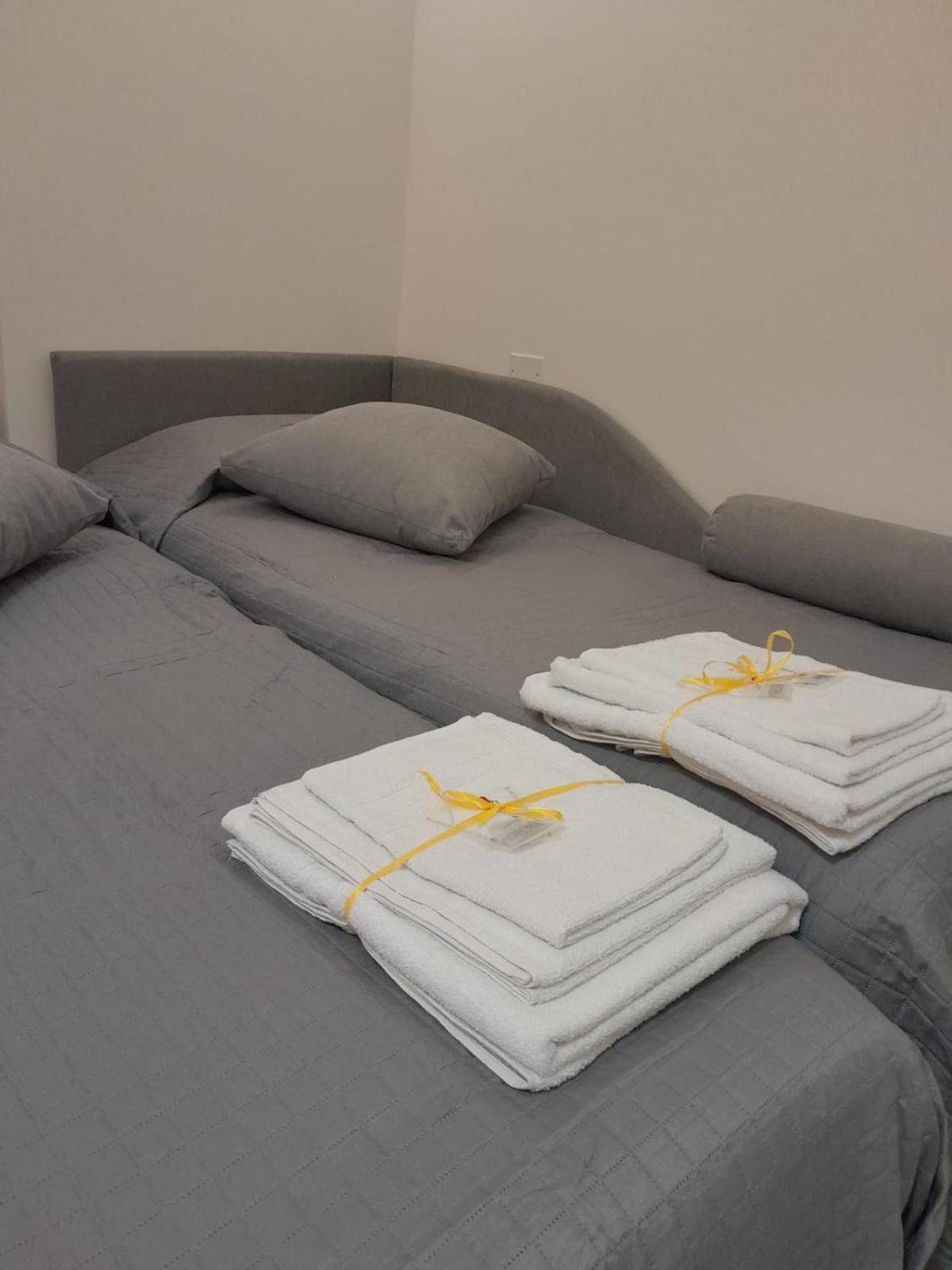 Monteoliveto 5 Bed & Breakfast Наполи Екстериор снимка