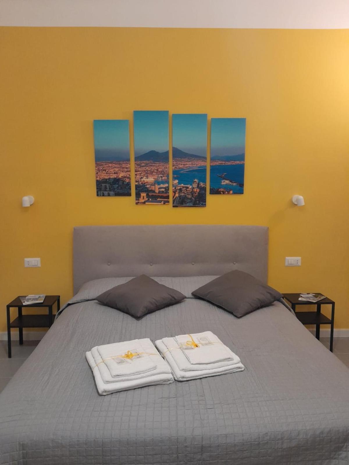 Monteoliveto 5 Bed & Breakfast Наполи Екстериор снимка